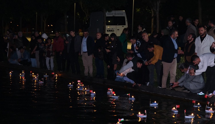Maket gemiler Filistin için suya bırakıldı