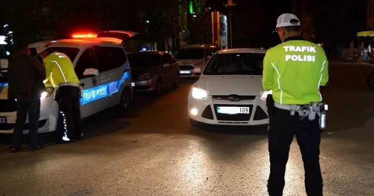 Alkollü yakalanan sürücünün oyunu!