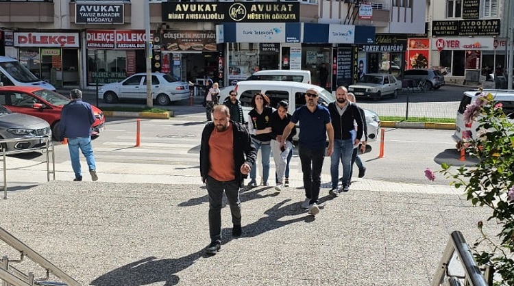 Hırsızlık zanlısı 2 kadın tutuklandılar!