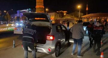 Çeşitli suçlardan aranan 15 kişi yakalandı