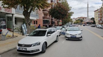 Park halindeki 15 aracın aynaları kırıldı!