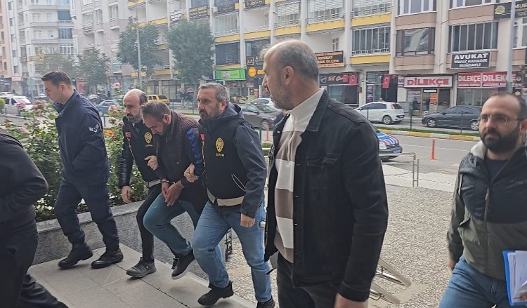 Marketlerden 13 telefon çaldı tutuklandı!