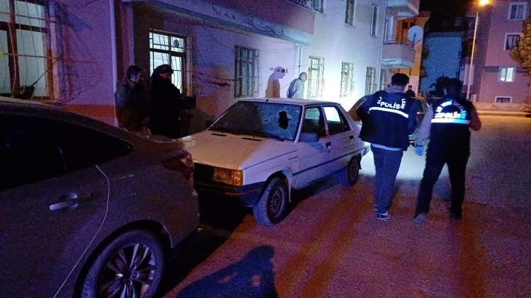 Alacak verecek kavgasında ortalık karıştı!