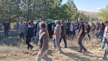 Muhtar gözyaşlarıyla toprağa verildi