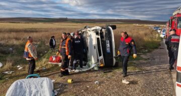 Tanker ile işçi servisi çarpıştı:1 ölü 18 yaralı