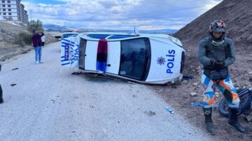 Polis otosu takla attı: 2 yaralı