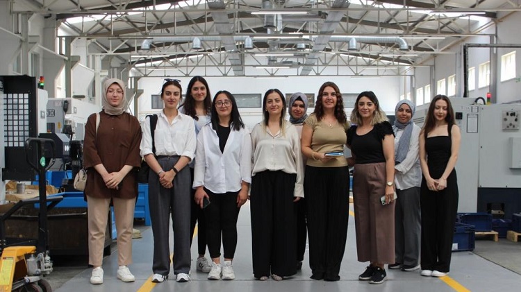 Kadın CNC operatörleri iş başı yaptı