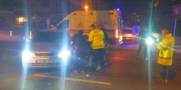  Motosiklet otomobil ile çarpıştı