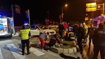 Otomobil yaya kaldırımına çıktı!