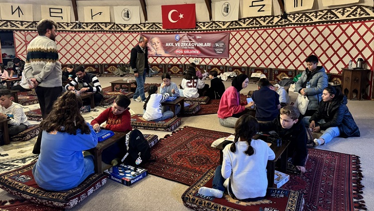 Çocuklar zeka ve stratejide yarıştı