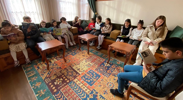 Veli Paşa Hanı’nda kitap okuma etkinliği