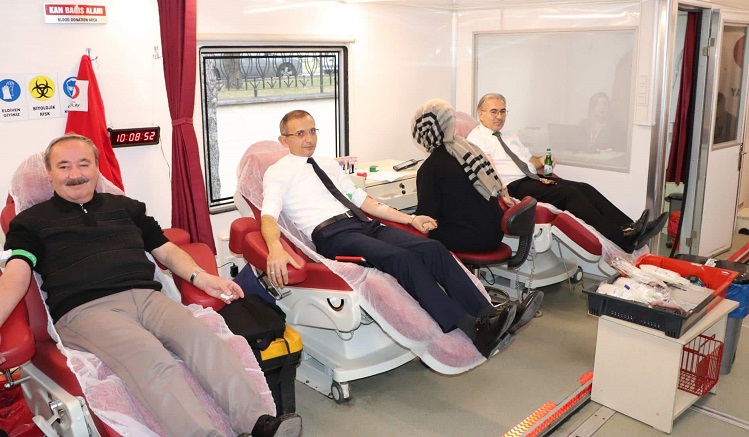 Eğitimciler kan bağışında bulundu