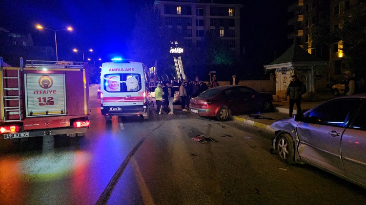 Kaza yapan sürücü kurtarıldı