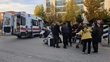 Otomobil ile çarpışan motosikletli yaralandı