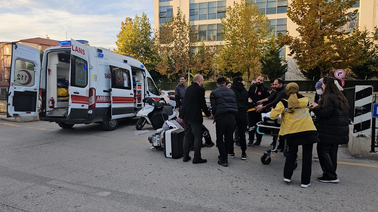 Otomobil ile çarpışan motosikletli yaralandı