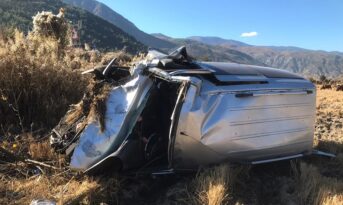 Devrilen minibüsteki 1 kişi öldü!