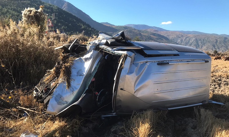 Devrilen minibüsteki 1 kişi öldü!