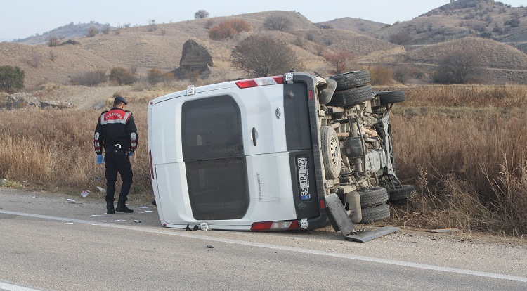 İşçi servisi kaza yaptı: 1 ağır 15 yaralı