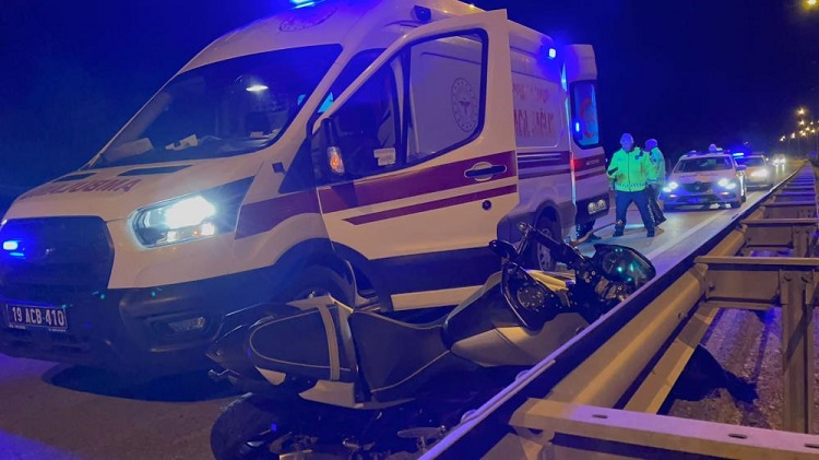 Kontrolden çıktı bariyerlere çarptı