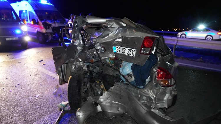 Ambulans kaza yaptı: 1 ölü 5 yaralı