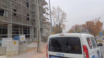 İskeleden düşen işçi ağır yaralandı