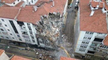 Hilal Apartmanı’nın yıkımına başlandı