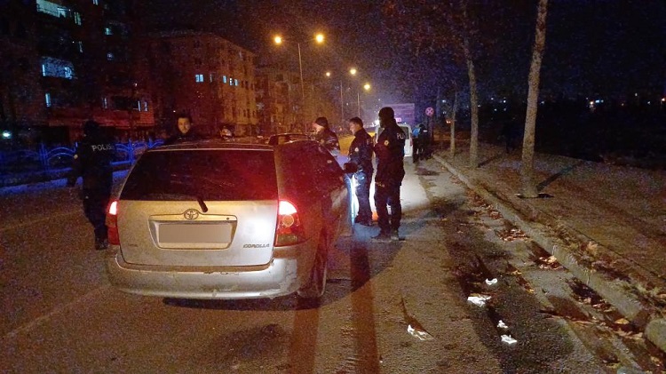 Aramada 2 kişi uyuşturucuyla yakalandı!