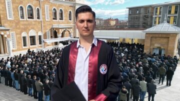 Baba ve oğlu gözyaşlarıyla uğurlandı