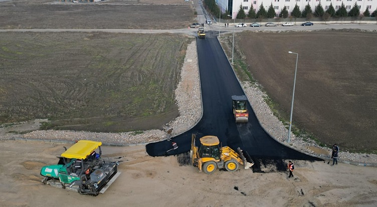 Diş Hastanesi yolunda asfalt çalışması