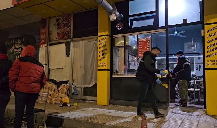 Bıçaklı kavgada bir kişi yaralandı