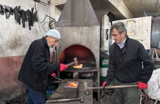 Engelli iki kardeşin örnek beraberliği