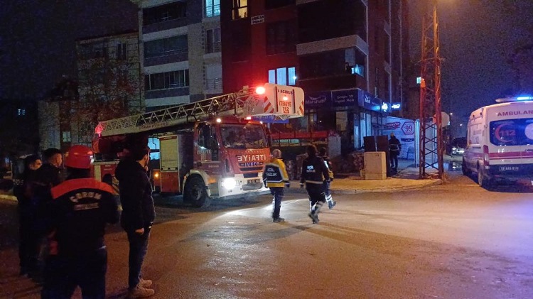 Çatıya çıkmıştı polisler ikna etti!