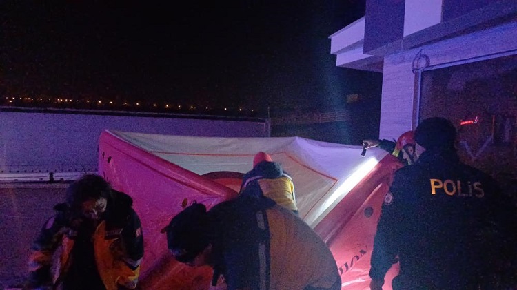 Yüksekten atladı bu sefer kurtarıldı!