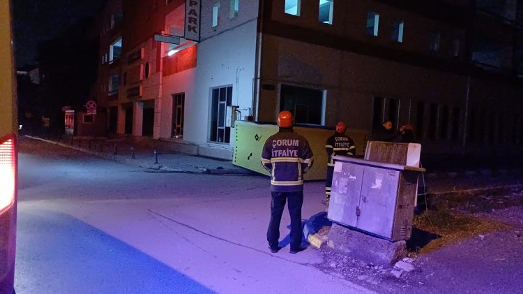 Bir haftada ikinci kez çatıya çıktı!