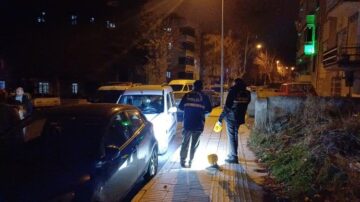 Mahalledeki iki aracı kurşuna tuttular