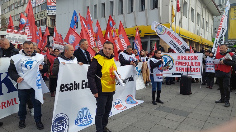 Çorum’da memurlar iş bırakma eylemi yaptı