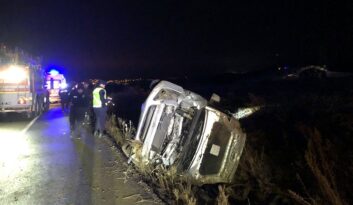 Otomobil devrildi: 1 ölü 1 ağır yaralı