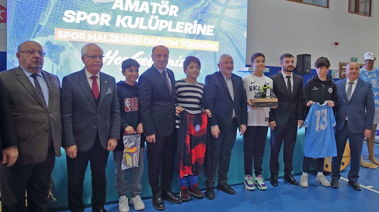 Amatör spor kulüplerine malzeme yardımı