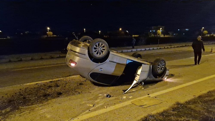 Ters dönen otomobilden yara almadan çıktı