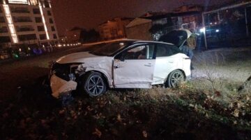 İki otomobile çarptı yara almadı!