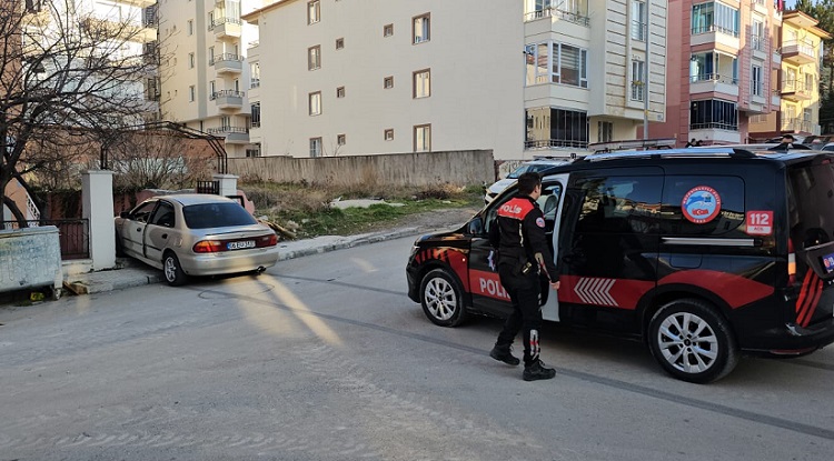 Dur ihtarına uymadı kaza yaptı!