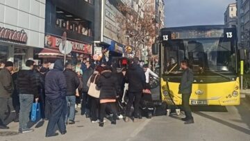 Genç kıza halk otobüsü çarptı