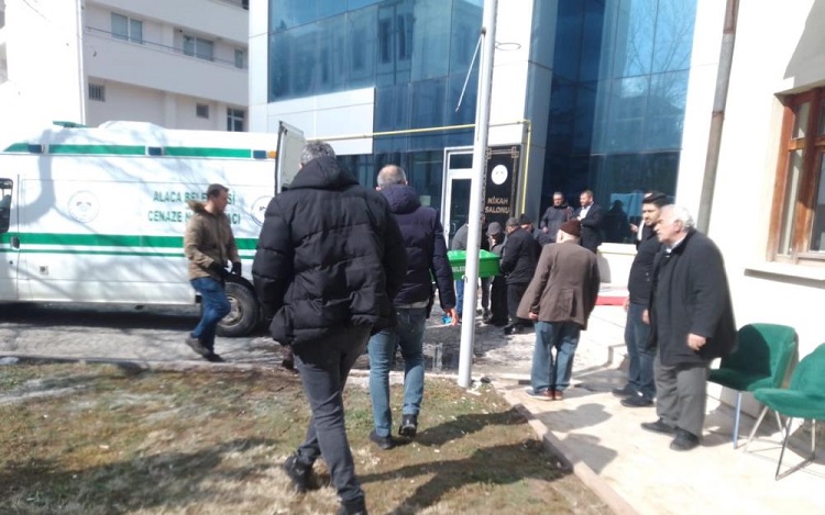 Annesi evinde oğlunu ölü buldu!