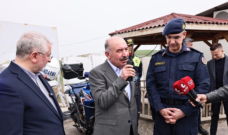Vali trafik denetimlerine katıldı