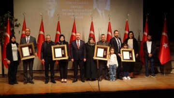 Devlet Övünç Madalyası ve Beratı verildi