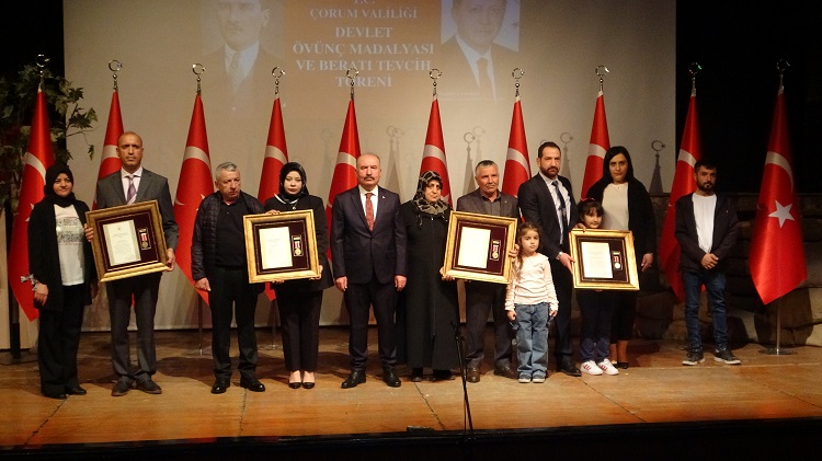 Devlet Övünç Madalyası ve Beratı verildi