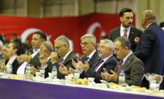 Bakan AK Parti’nin vefa iftarına katıldı