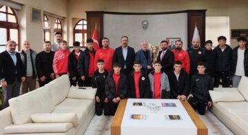 Başkan Aşgın güreşçileri tebrik etti