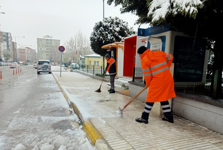 Belediye ekipleri teyakkuza geçti