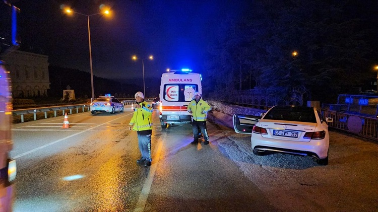Otomobili ile seyir halinde iken fenalaştı